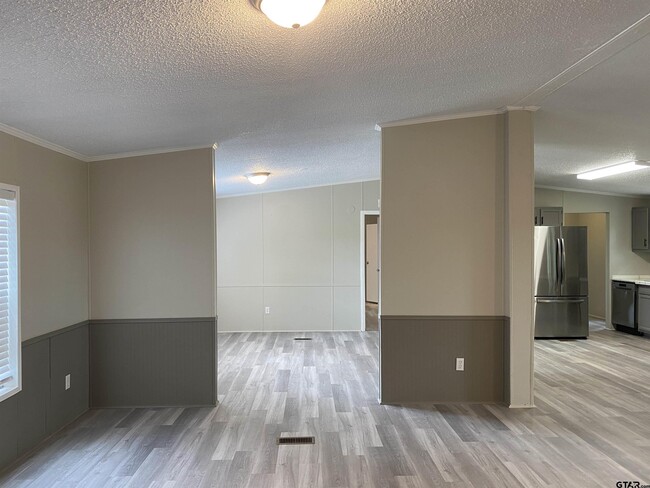Building Photo - 22942 Shell Shore Dr