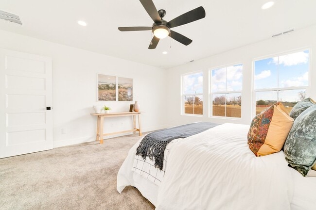 Building Photo - Low Maintenance Meridian Townhome!