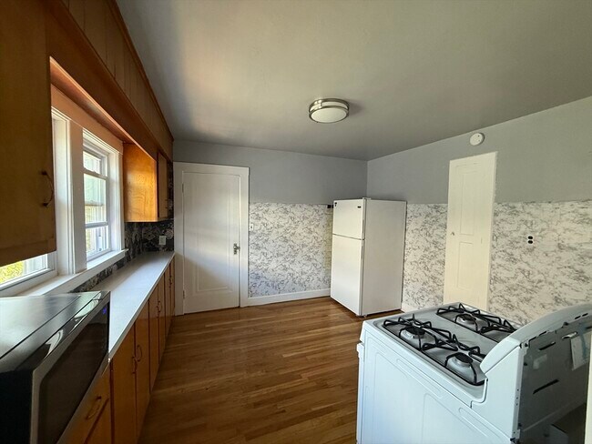 Building Photo - 135 Mills St