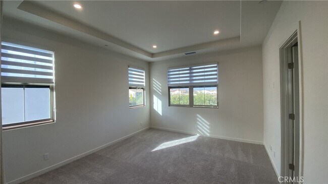 Building Photo - 110 Sunnyside