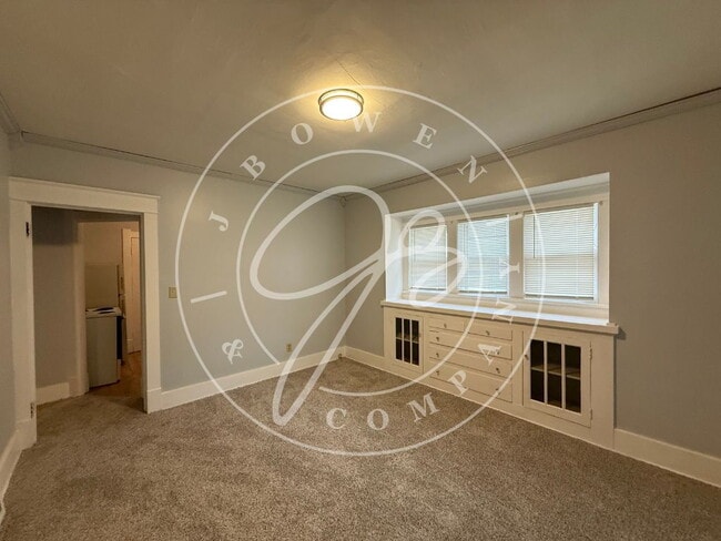 Building Photo - "Charming 2-Bedroom upper duplex in West Toledo – Cozy Living Awaits.