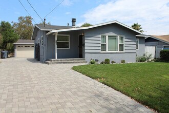 Building Photo - Coming Soon! 3/2 Single-Story Home for Lea...