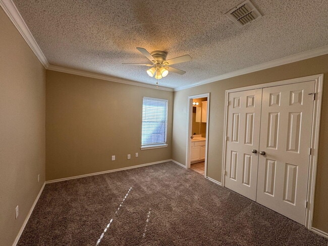 Building Photo - 802 N Englewood Ave