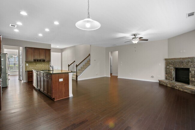 Building Photo - 248 Vinca Cir