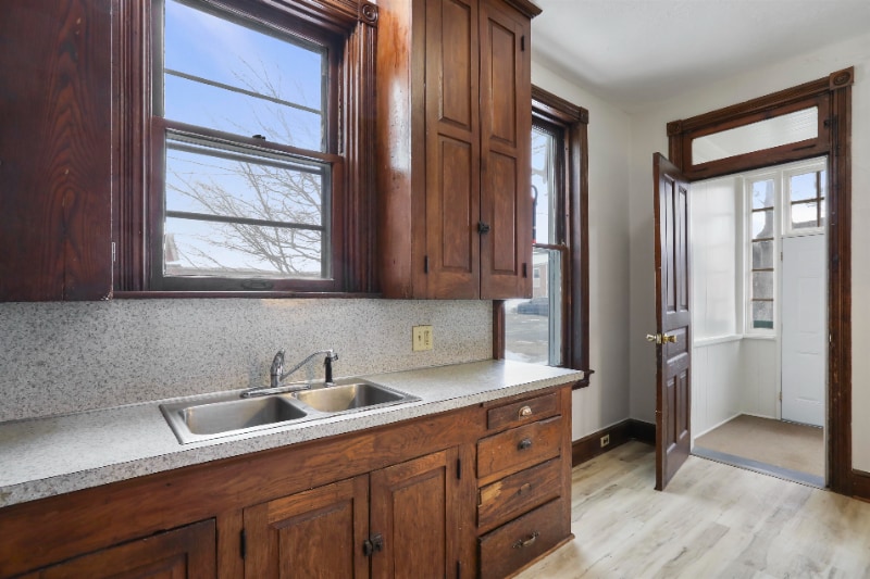 Building Photo - 358 York St