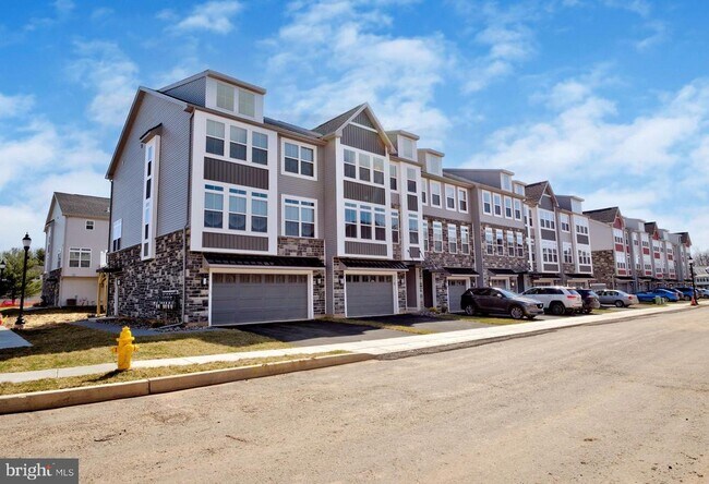 Building Photo - 29 Independence Ct