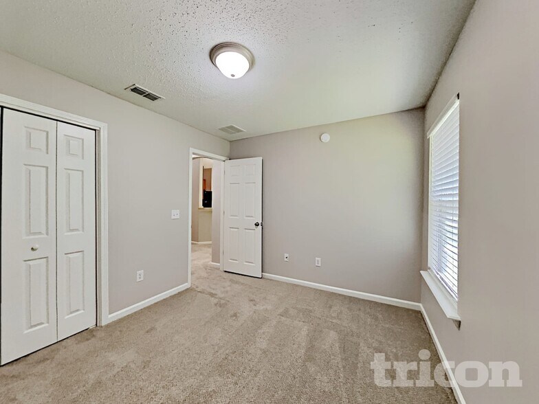 Building Photo - 10979 Apple Blossom Trail E