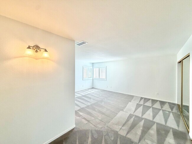 Building Photo - 25524 Sharp Dr