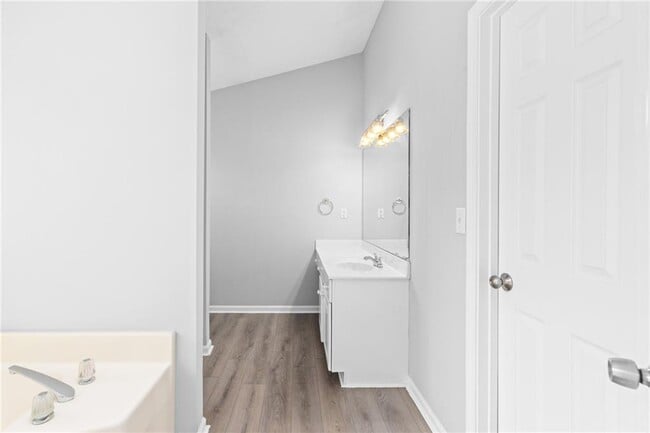 Building Photo - 2110 Racquet Club Cir NW