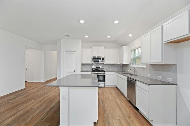 Building Photo - 443 Sebring Cir