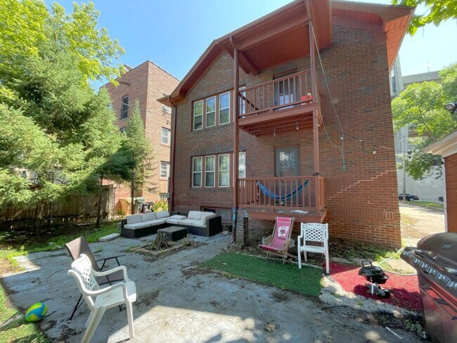Building Photo - 110-112 N Breese Terrace