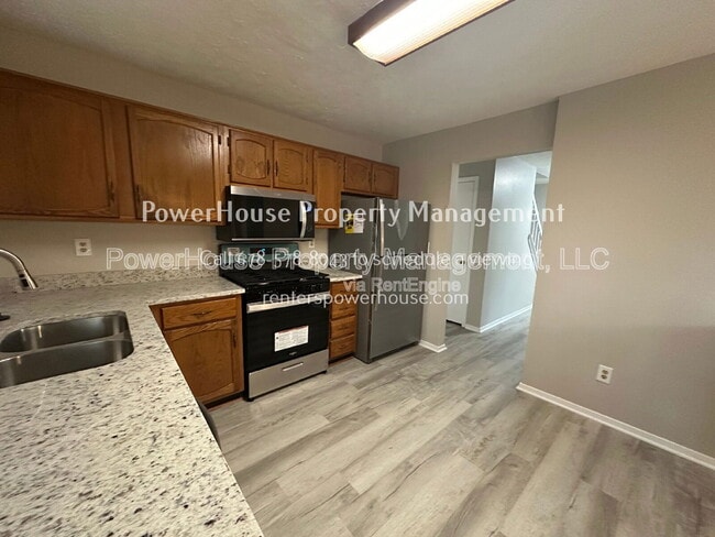 Building Photo - 115 Yately Ct
