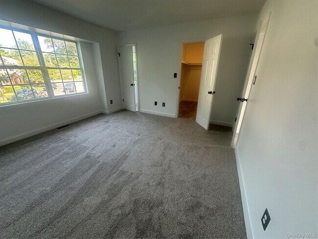 Building Photo - 256 Quassaick Ave
