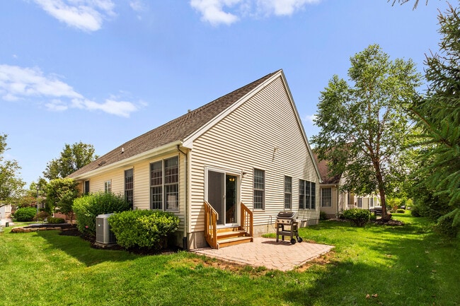 Building Photo - 33 Tallman Ln