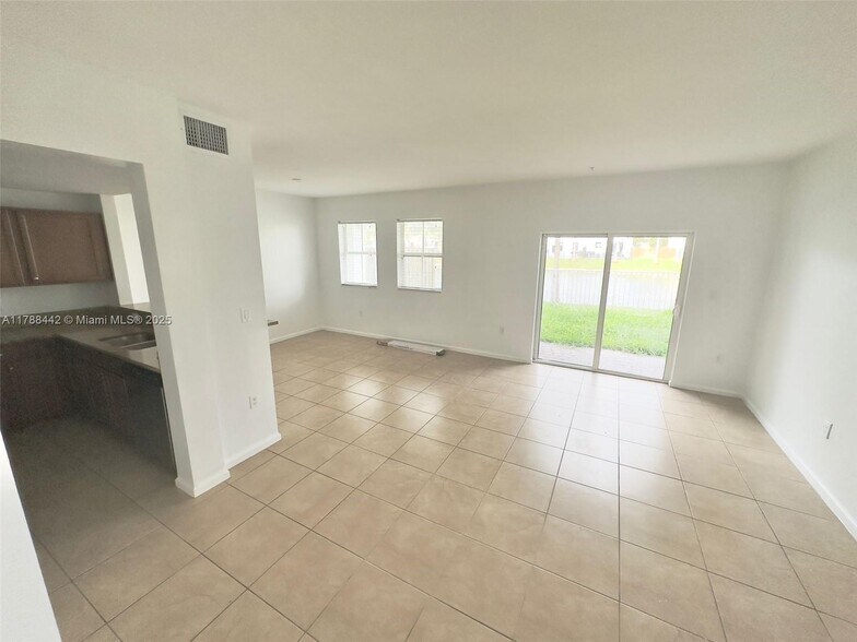 Building Photo - 8850 NW 97th Ave