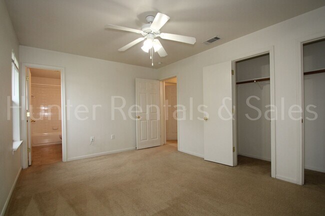 Building Photo - Heights Three-Bedroom Duplex!