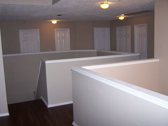 Building Photo - 311 Plantation Oak Ave