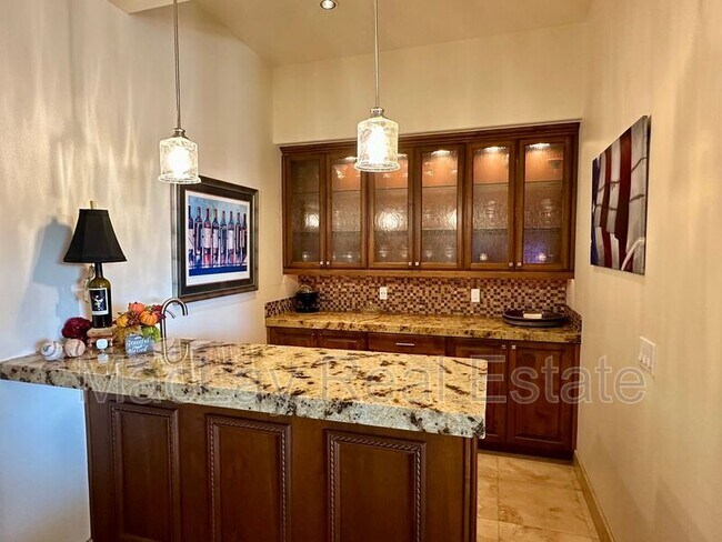 Building Photo - 5711 W Linda Ln