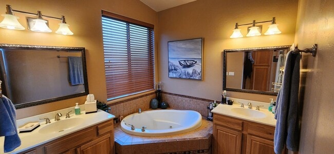 Building Photo - Beautiful Veiws From This Spacious Four Bedroom Home!