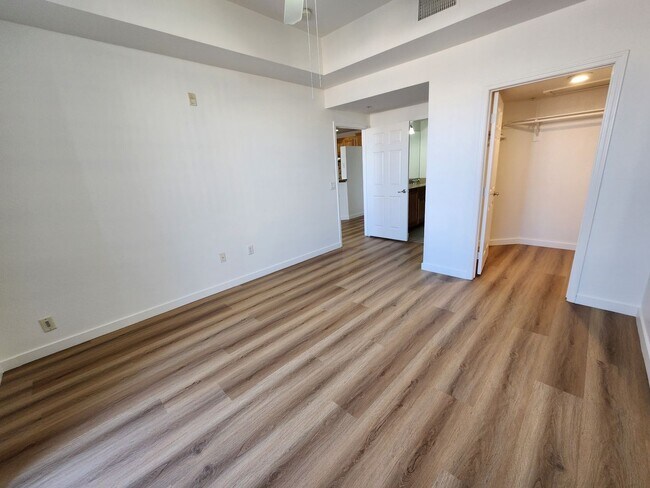 Building Photo - 35 E Agate Ave