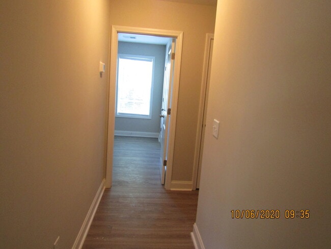 Building Photo - 108 Blue St