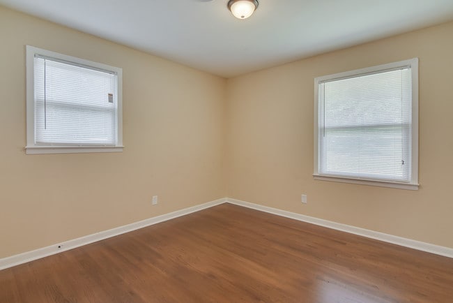 Building Photo - 2216 Walden Dr