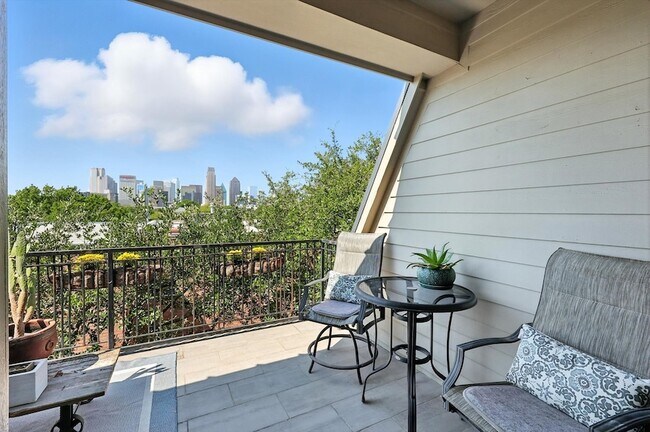 Building Photo - 1500 Pecos St