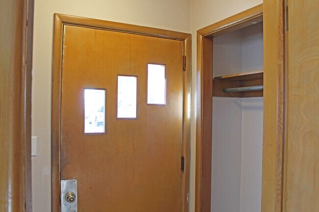 Building Photo - 2-Bedroom, 1-Bath House for Rent