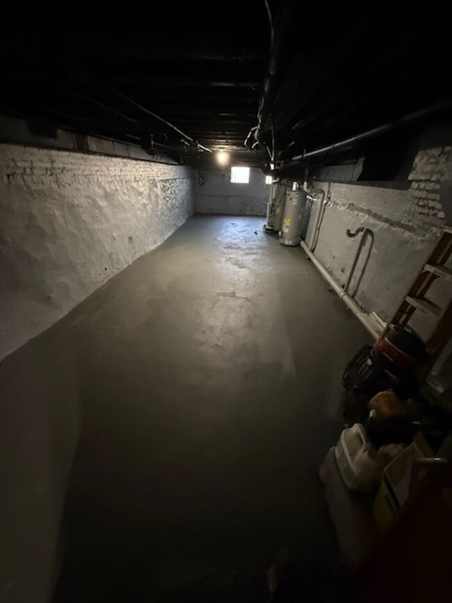 Building Photo - Beautifully Renovated!  Large, Spacious Rooms! W/D Hook-Up! Available Now!