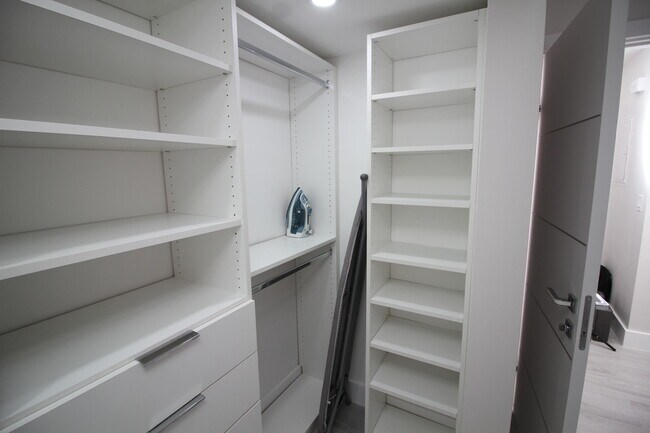 Building Photo - 2548 SE 14th St