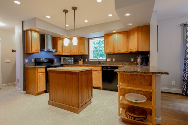 Primary Photo - 1180 N Rd