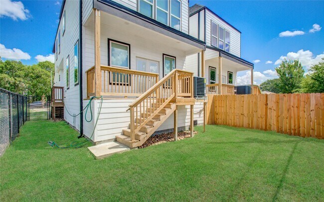 Building Photo - 4916 Sunbeam St