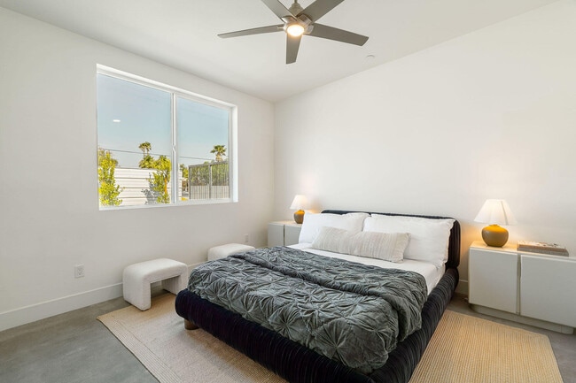 Building Photo - 361 W Sunview Ave