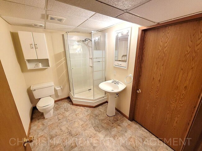 Building Photo - 4 BD, 2 BA - FENCED IN YARD, PRIVATE TRAILS, FINISHED UPPER AND LOWER LIVING AREAS, ATTACHED GARAGE!