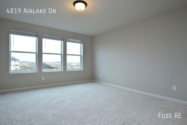 Building Photo - 4819 Airlake Dr