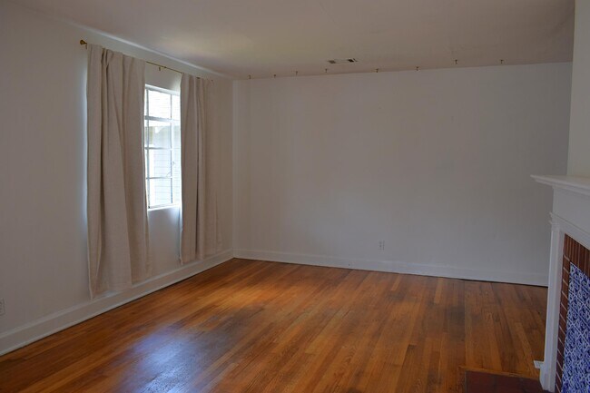 Building Photo - 1208 Hickman Rd