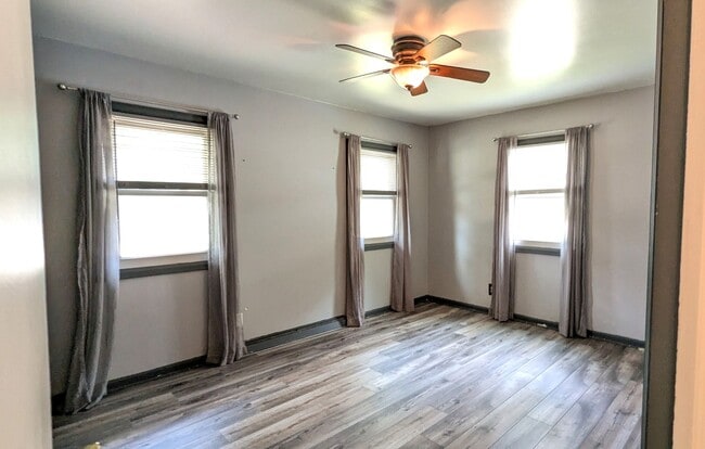 Building Photo - 936 Seminole Rd