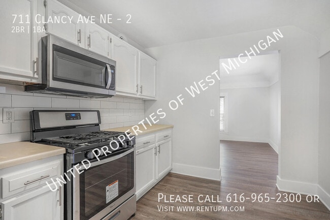 Building Photo - Available Now | 2 bed 1 bath Apartment in ...