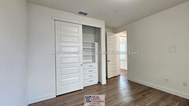 Building Photo - Upgraded 4 Bed + Loft | Solar | EV Charger | Outdoor Living | Folsom