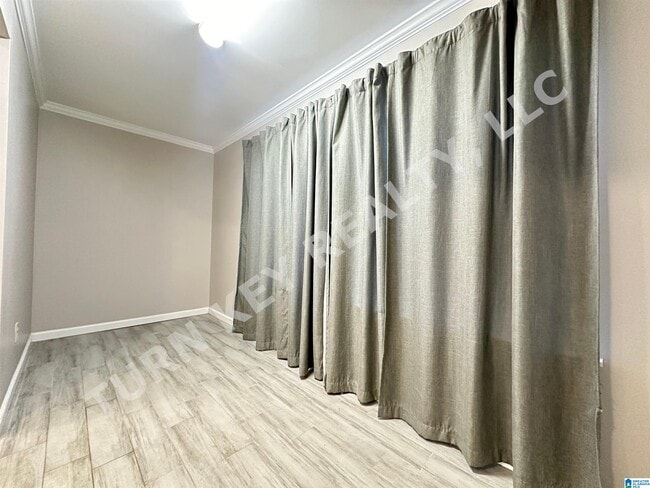 Building Photo - 417 Skyview Dr