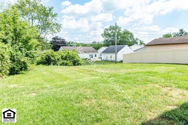 Building Photo - 6628 Redbud Dr