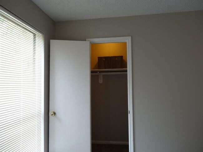 Building Photo - 15521 Weldon Dr