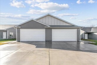 Building Photo - 2905 S Bunker Hl Dr