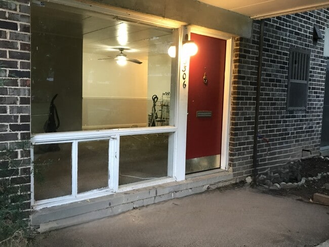 Building Photo - 3306 Hewitt Ave