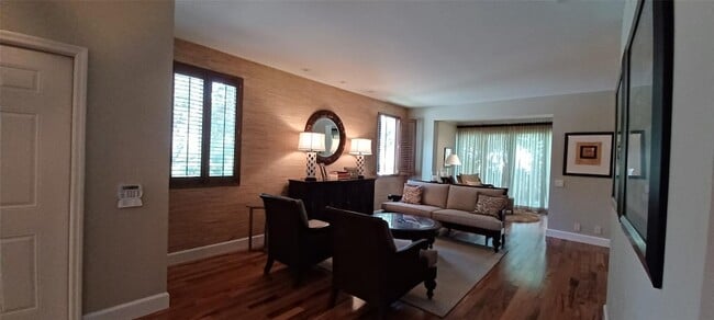 Building Photo - 6688 Via Regina