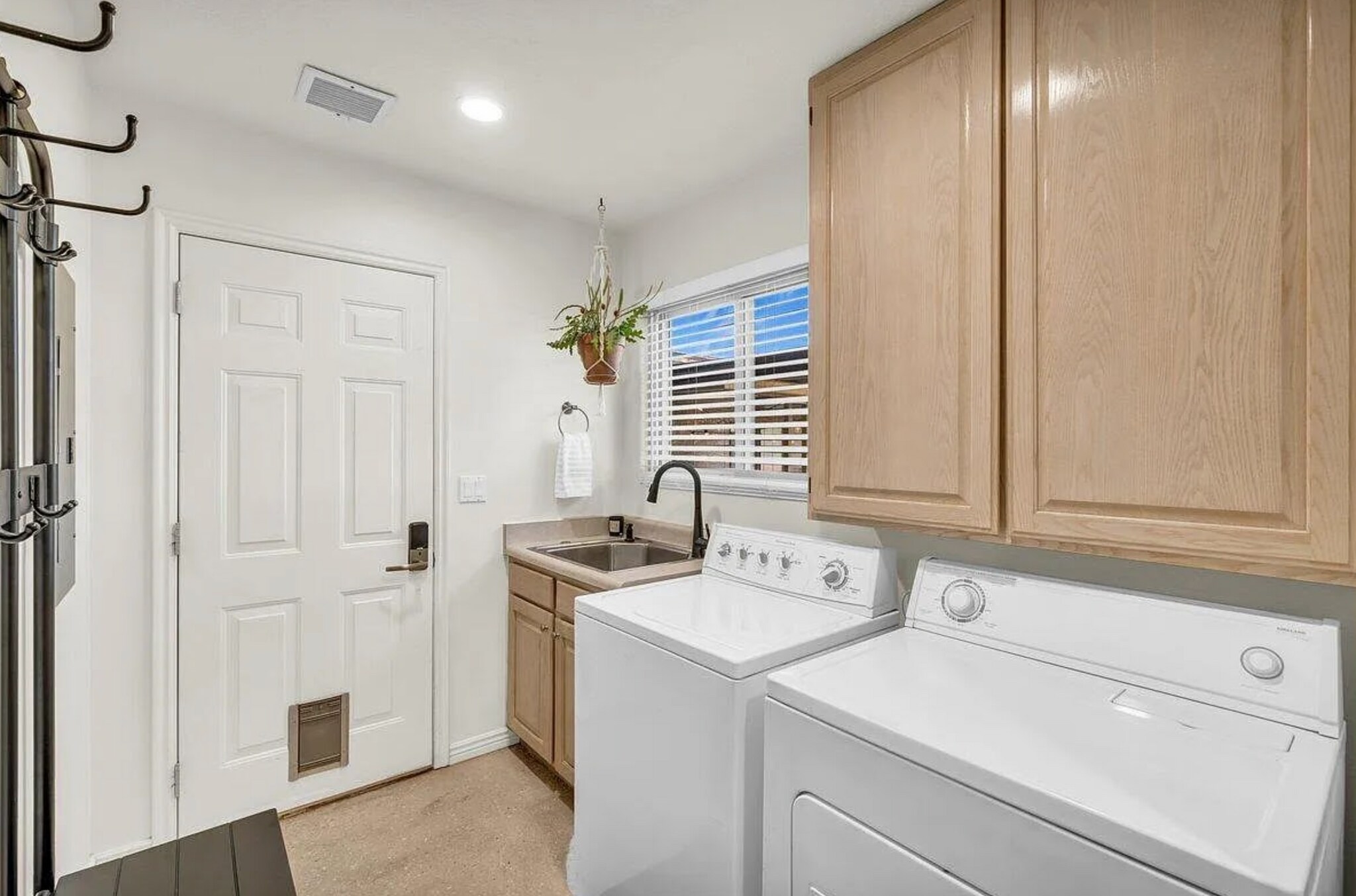 Building Photo - 1010 N 1800 E