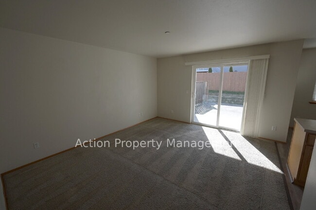 Building Photo - 2 bed 1 bath apartment in Port Angeles, close to Peninsula College and the Olympic National Par