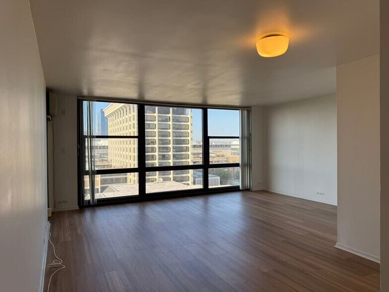 Living Room - 2605 S Indiana Ave