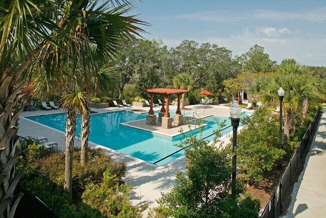 Building Photo - Daniel Island Condo Close to Marina