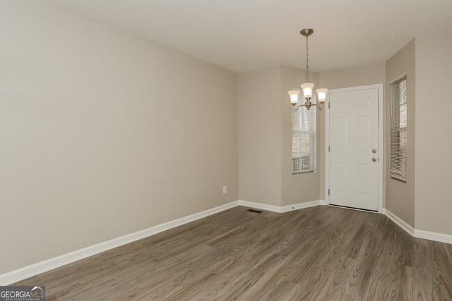 Building Photo - 1234 Justin Ln